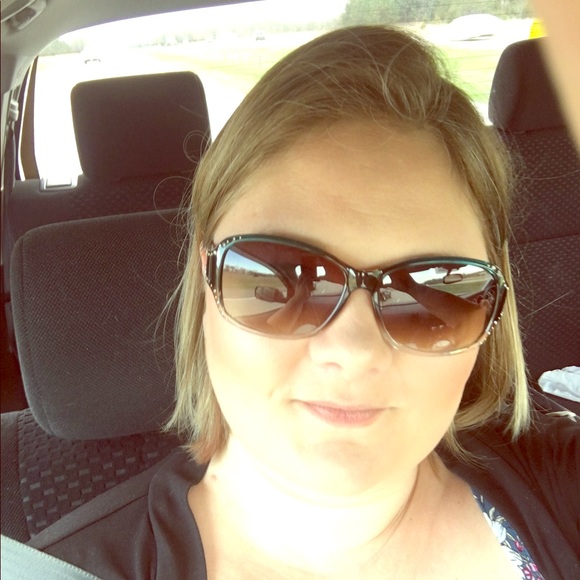 Meet your Posher, Valerie - Picture 1 of 1